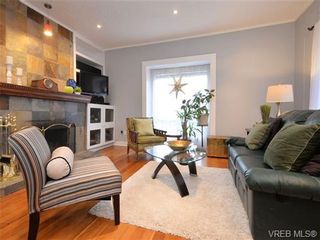 Photo 3: 3111 Washington Ave in VICTORIA: Vi Burnside House for sale (Victoria)  : MLS®# 719156