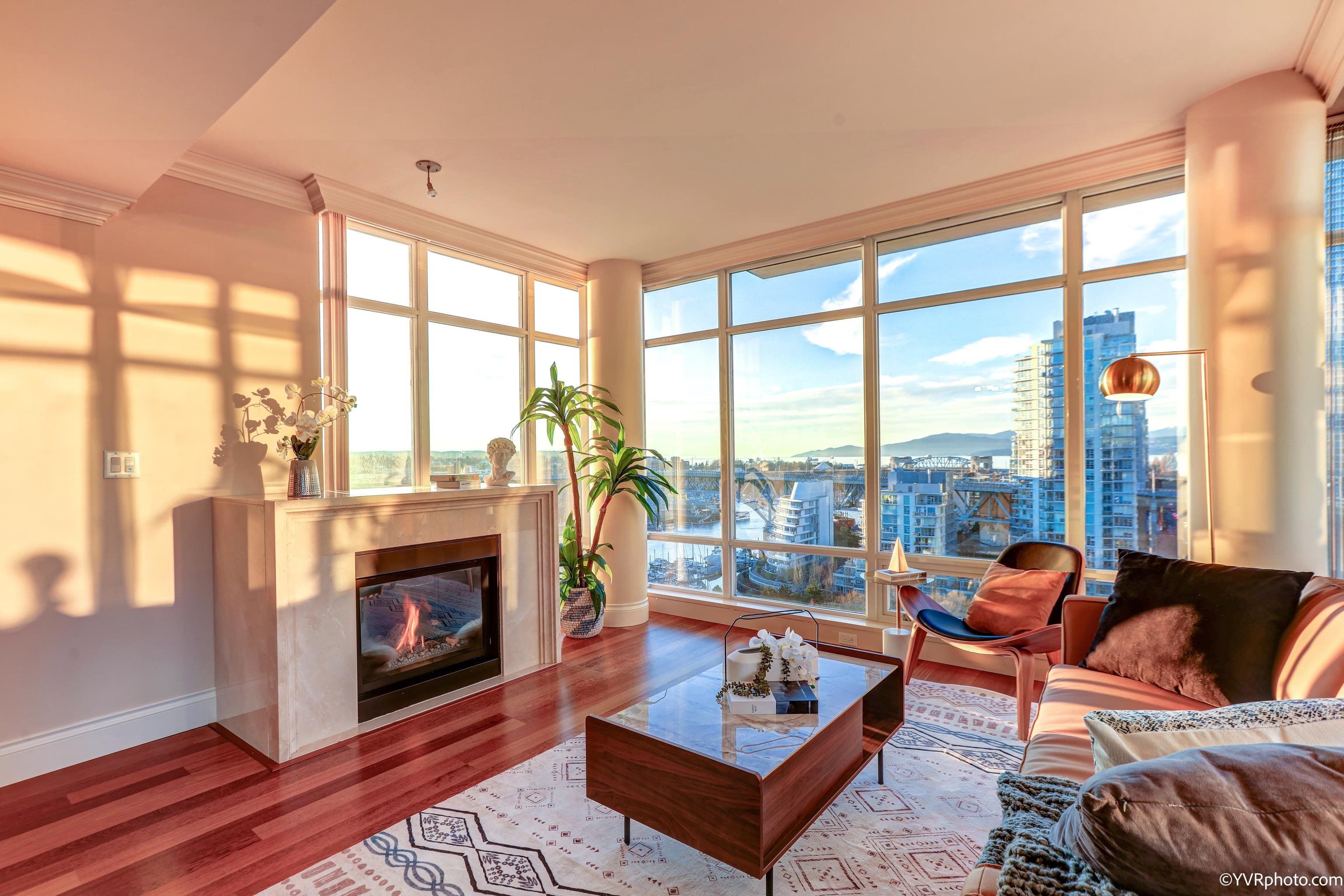 Main Photo: 1903 428 BEACH Crescent in Vancouver: Yaletown Condo for sale in "KING'S LANDING" (Vancouver West)  : MLS®# R2721371