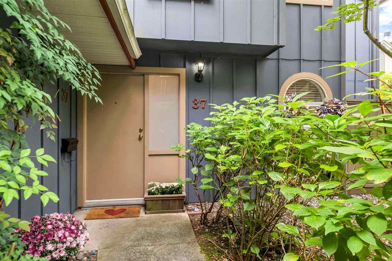 Main Photo: 37 900 W 17TH Street in North Vancouver: Mosquito Creek Townhouse for sale in "Foxwood Hills" : MLS®# R2503930