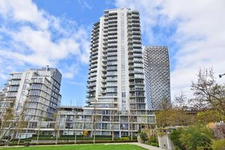 Photo 1: 1005 638 BEACH Crescent in Vancouver: Yaletown Condo for sale in "ICON" (Vancouver West)  : MLS®# R2357913