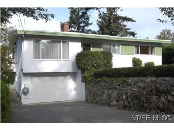 Main Photo: 2882 Wyndeatt Ave in VICTORIA: SW Gorge House for sale (Saanich West)  : MLS®# 516813