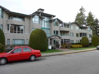 Photo 2: 304 1569 EVERALL STREET: White Rock Condo for sale (South Surrey White Rock)  : MLS®# R2222220