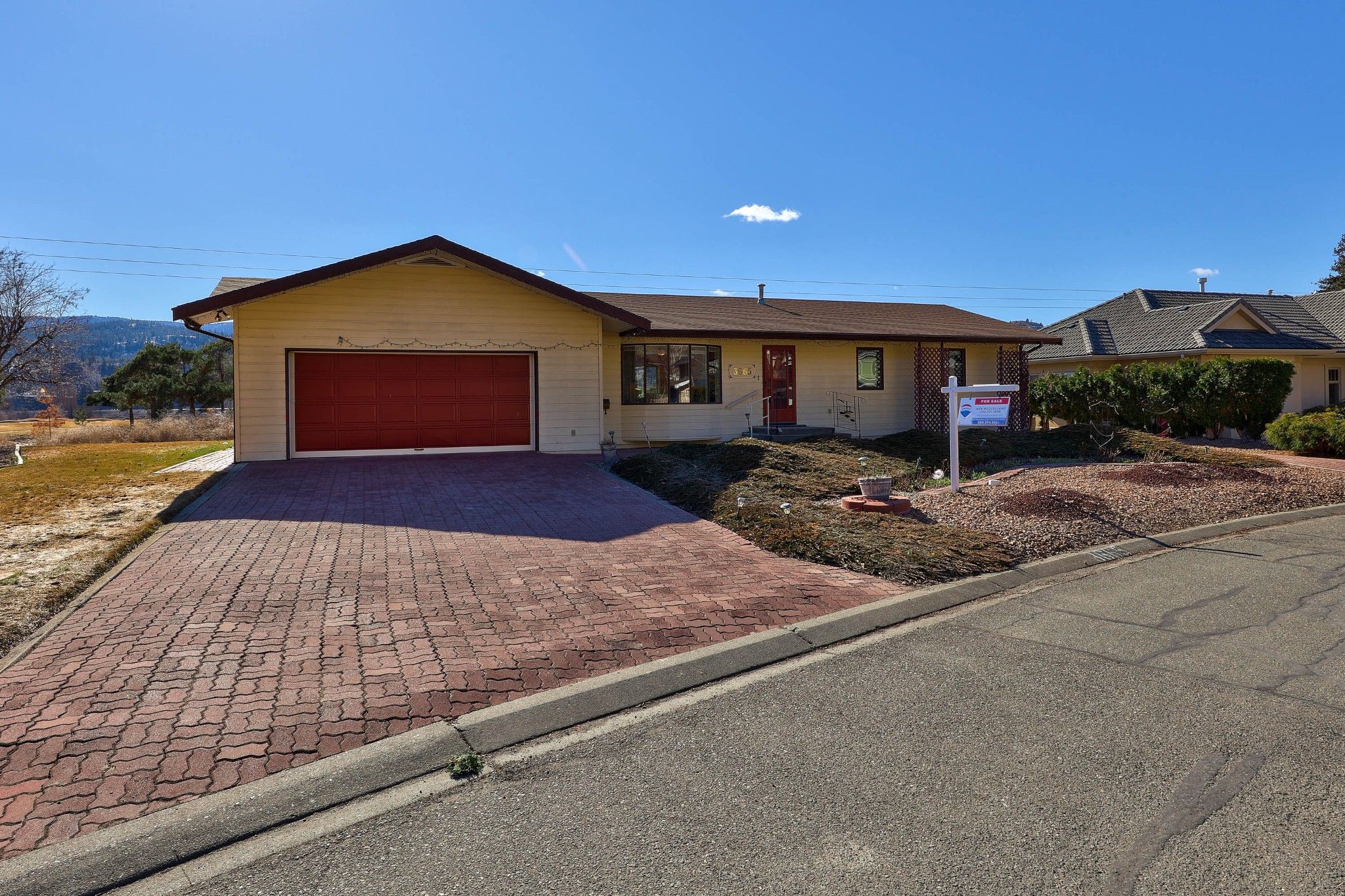 Photo 2: Photos: 3665 Navatanee Drive in Kamloops: South Thompson House for sale : MLS®# 166110