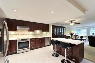 Photo 2: 211 6735 STATION HILL Court in Burnaby: South Slope Condo for sale in "COURTYARDS" (Burnaby South)  : MLS®# R2254939