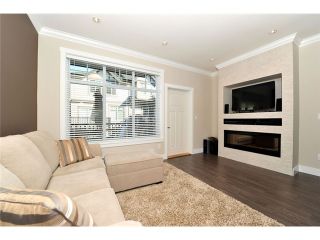 Photo 3: 60 7090 180TH Street in Surrey: Cloverdale BC Townhouse for sale in "THE BOARDWALK" (Cloverdale)  : MLS®# F1323453