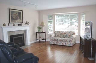 Photo 2: 9017 203B Street in Langley: Walnut Grove House for sale : MLS®# R2076804