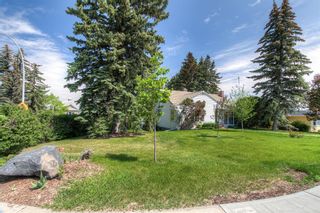 Photo 3: 540 Sunderland Avenue SW in Calgary: Scarboro Detached for sale : MLS®# A2054483