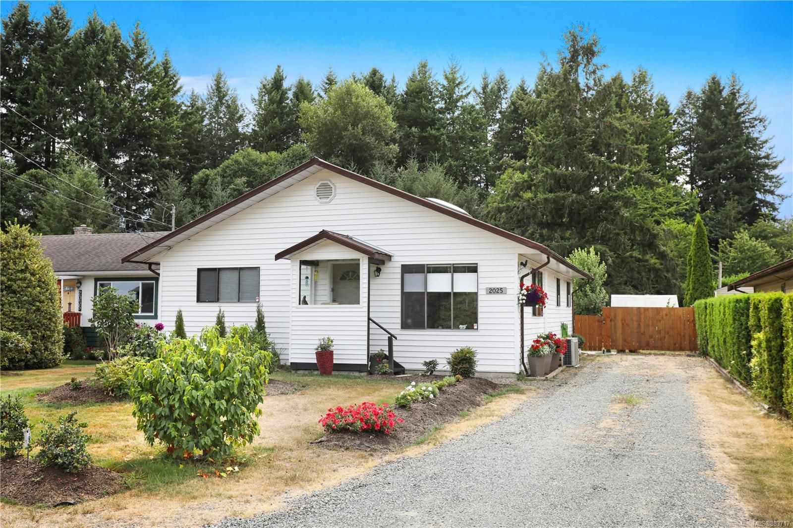 Main Photo: 2025 Cousins Ave in Courtenay: CV Courtenay City House for sale (Comox Valley)  : MLS®# 883717