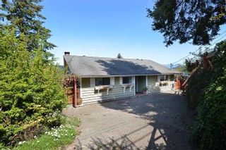 Photo 3: 392 SKYLINE Drive in Gibsons: Gibsons & Area House for sale (Sunshine Coast)  : MLS®# R2238412