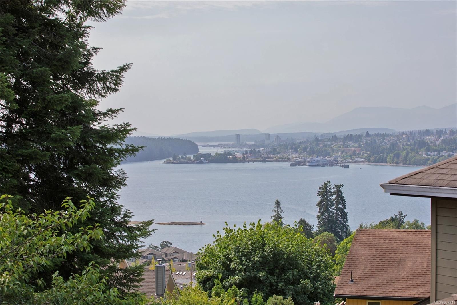 Main Photo: 1591 Knight Court Rd in Nanaimo: Na Departure Bay House for sale : MLS®# 937211