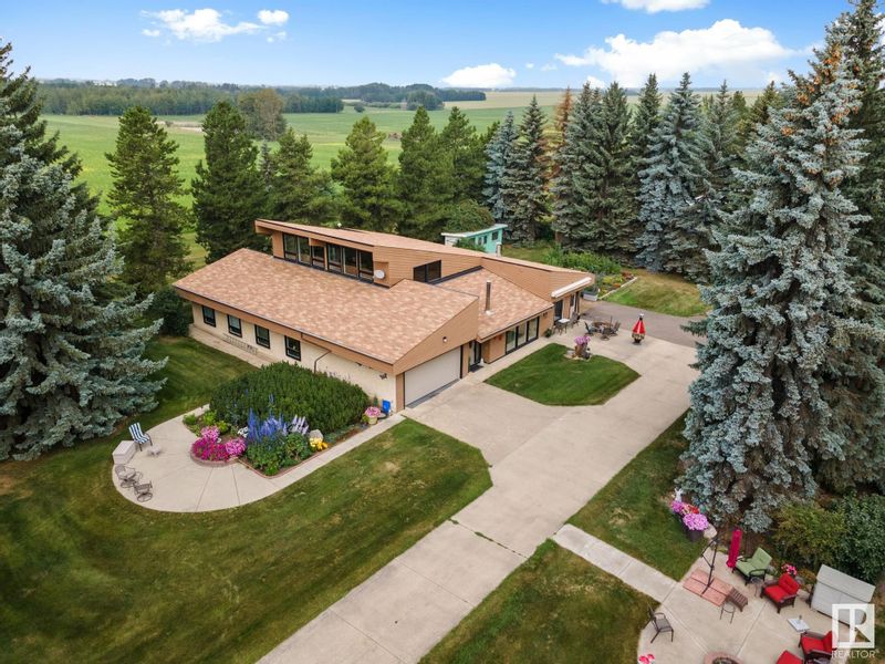FEATURED LISTING: 55002 RGE RD 250 Rural Sturgeon County