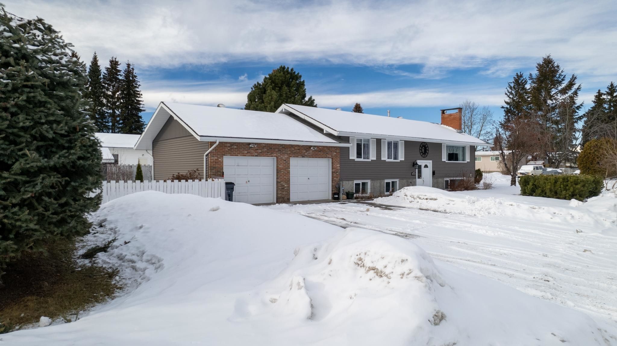 Main Photo: 1275 PARSNIP Crescent in Prince George: Spruceland House for sale (PG City West)  : MLS®# R2753658