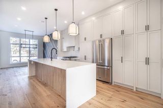 Photo 2: 2731 43 Street SW in Calgary: Glenbrook Detached for sale : MLS®# A2125117