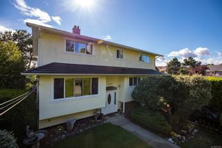 Photo 1: 3192 Shakespeare St in Victoria: Vi Oaklands House for sale : MLS®# 878494