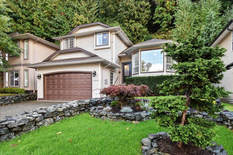 FEATURED LISTING: 47539 CHARTWELL Drive Chilliwack