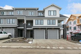 Photo 1: 952 Crestridge Common SW in Calgary: Crestmont Row/Townhouse for sale : MLS®# A1216534