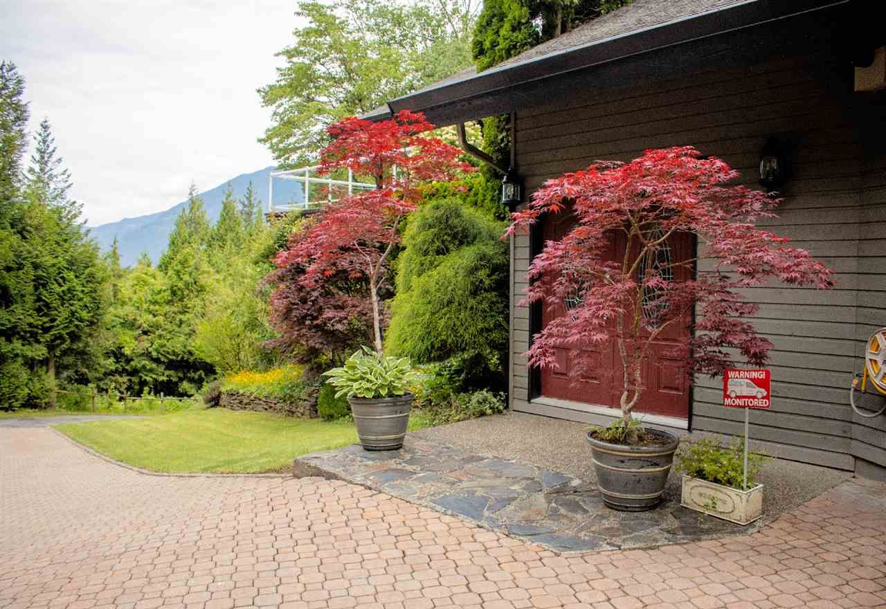Photo 6: Photos: 43250 OLD ORCHARD Road in Chilliwack: Chilliwack Mountain House for sale : MLS®# R2461438
