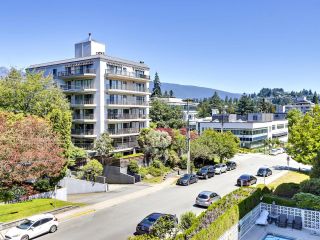 Photo 10: 404 1750 ESQUIMALT Avenue in West Vancouver: Ambleside Condo for sale : MLS®# R2900027