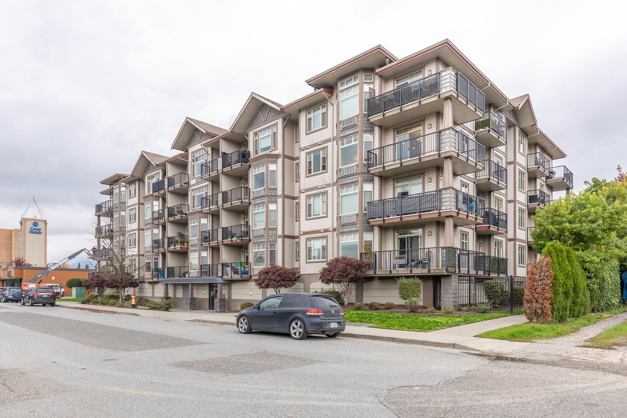 Main Photo: 310 46021 SECOND Avenue in Chilliwack: Chilliwack Downtown Condo for sale in "THE CHARLSON" : MLS®# R2842264