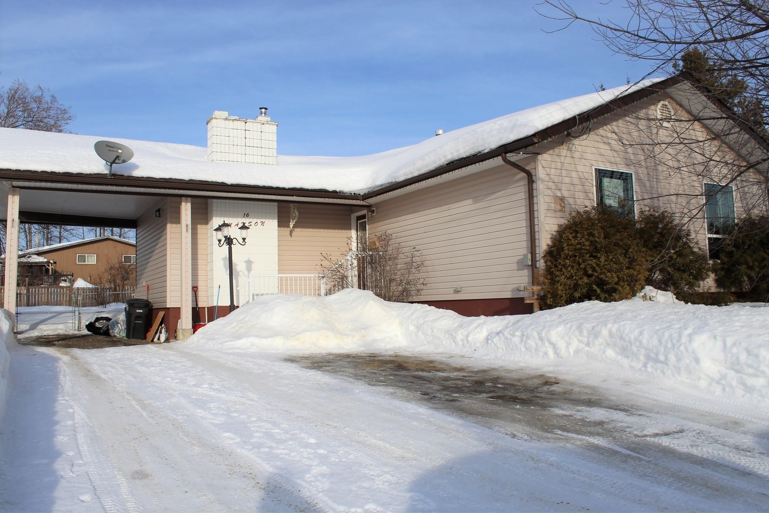 Main Photo: 16 MANSON Crescent in Mackenzie: Mackenzie -Town House for sale (Mackenzie (Zone 69))  : MLS®# R2645490
