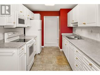 Photo 15: 980 Glenwood Avenue Unit# 208 in Kelowna: House for sale : MLS®# 10309826