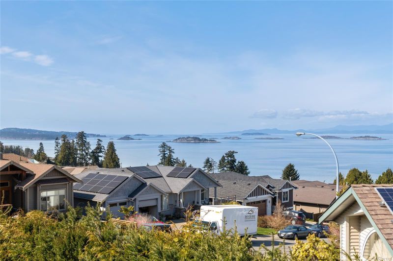 FEATURED LISTING: 6394 Groveland Dr Nanaimo