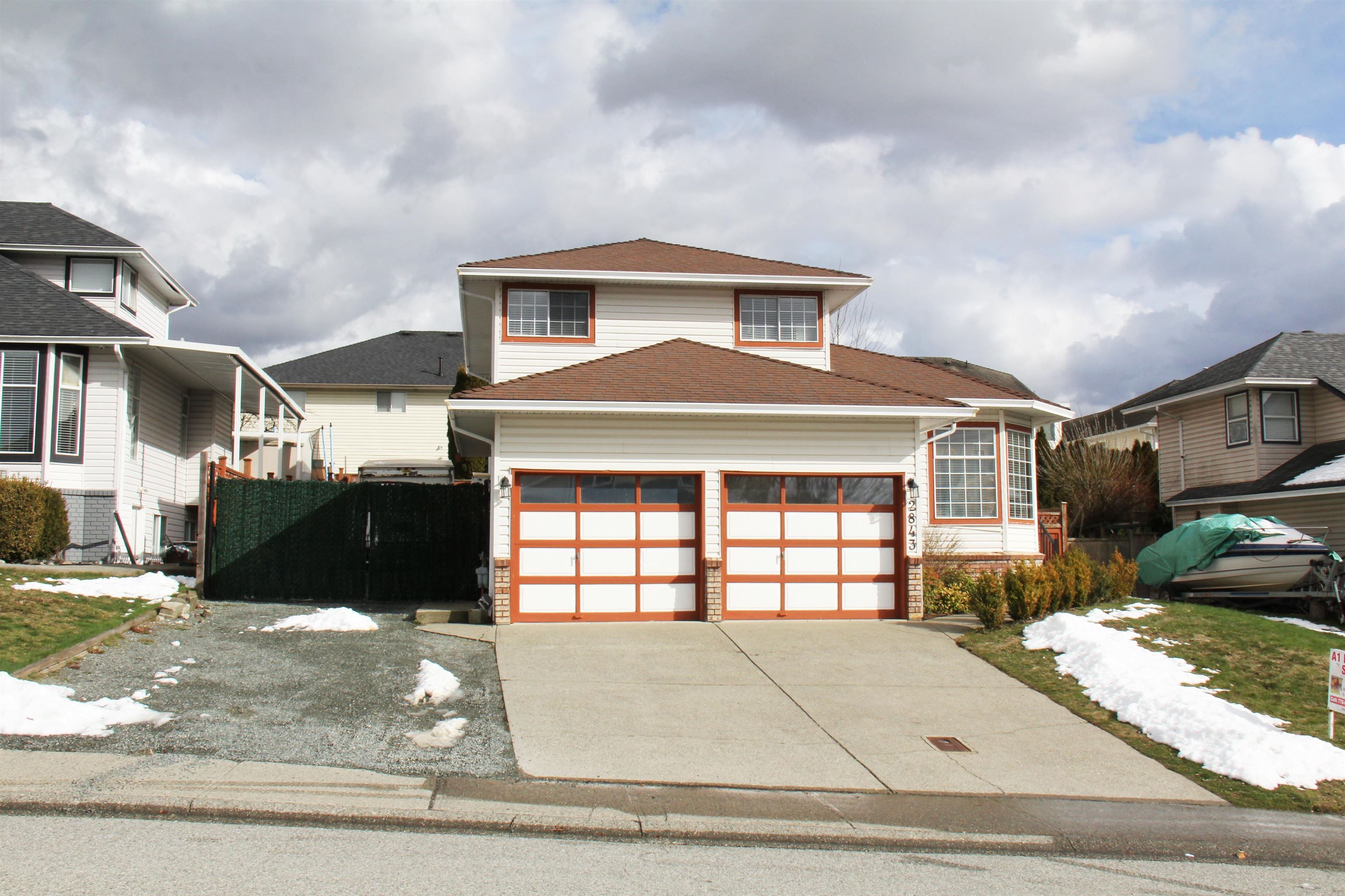 Main Photo: 2843 CROSSLEY Drive in Abbotsford: Abbotsford West House for sale : MLS®# R2756971