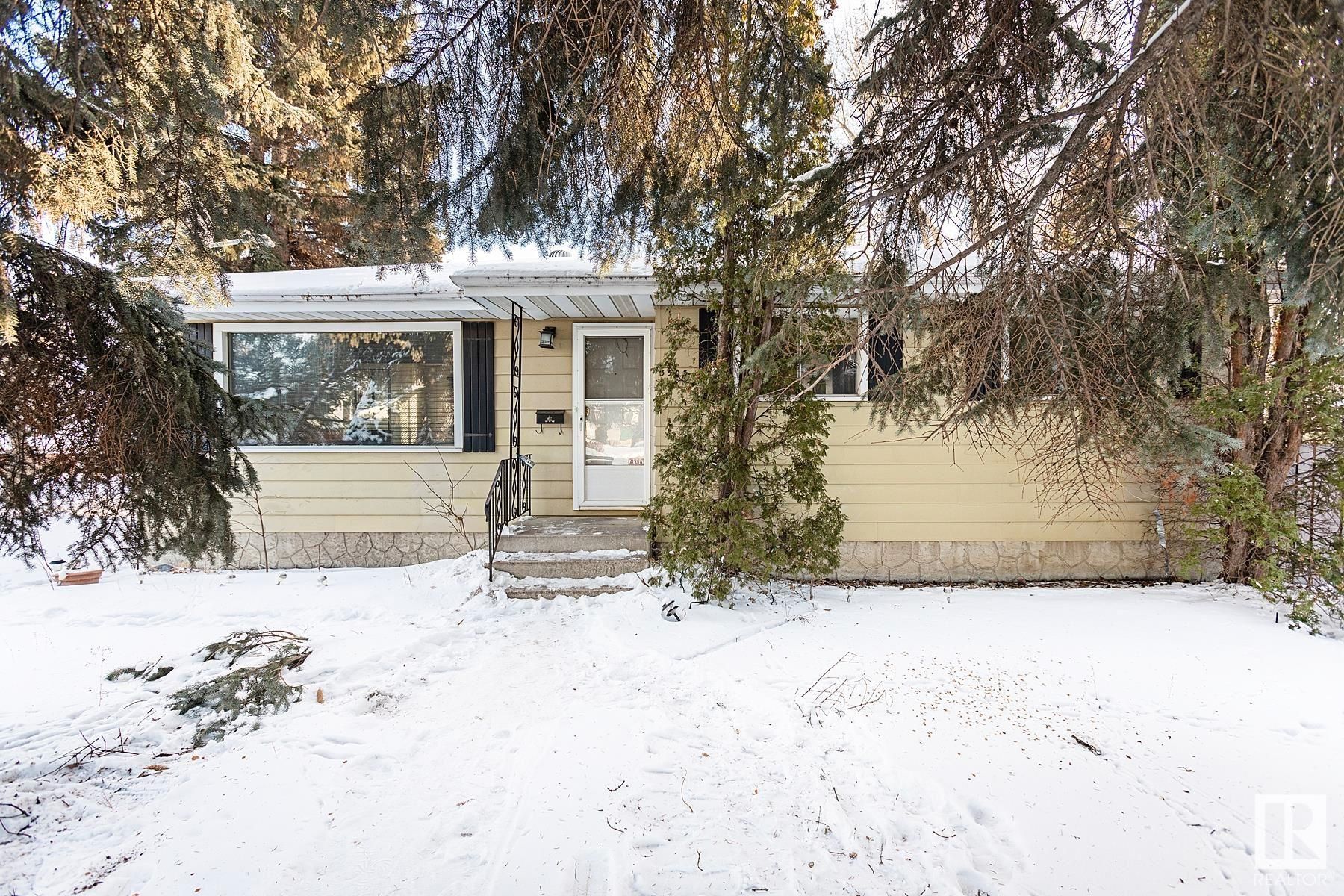 Main Photo: 3503 113 Avenue in Edmonton: Zone 23 House for sale : MLS®# E4321752