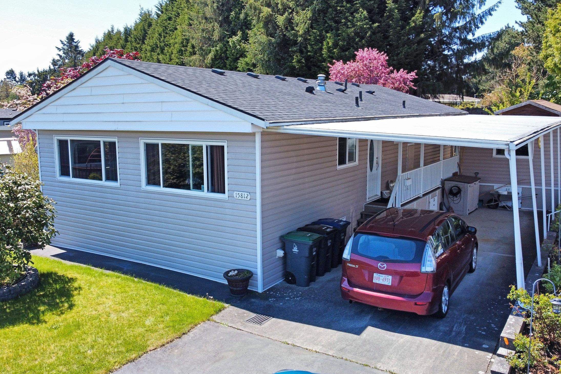 Main Photo: 15812 NORFOLK Road in Surrey: King George Corridor Manufactured Home for sale in "Cranley Place" (South Surrey White Rock)  : MLS®# R2692501