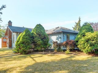 Photo 1: 1907 Cultra Ave in Central Saanich: CS Saanichton House for sale : MLS®# 912225