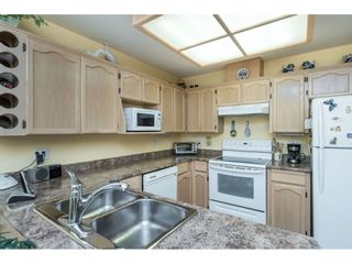 Photo 4: 13 19649 53 Avenue in Langley: Langley City Townhouse for sale in "Huntsfield Green" : MLS®# R2412498