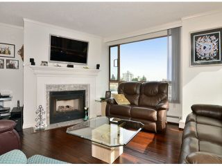 Photo 4: 709 15111 RUSSELL Avenue: White Rock Condo for sale in "PACIFIC TERRACE" (South Surrey White Rock)  : MLS®# F1405374