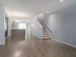 Photo 3: 27 6450 187 Street in Surrey: Cloverdale BC Townhouse for sale in "Hillcrest" (Cloverdale)  : MLS®# R2421299