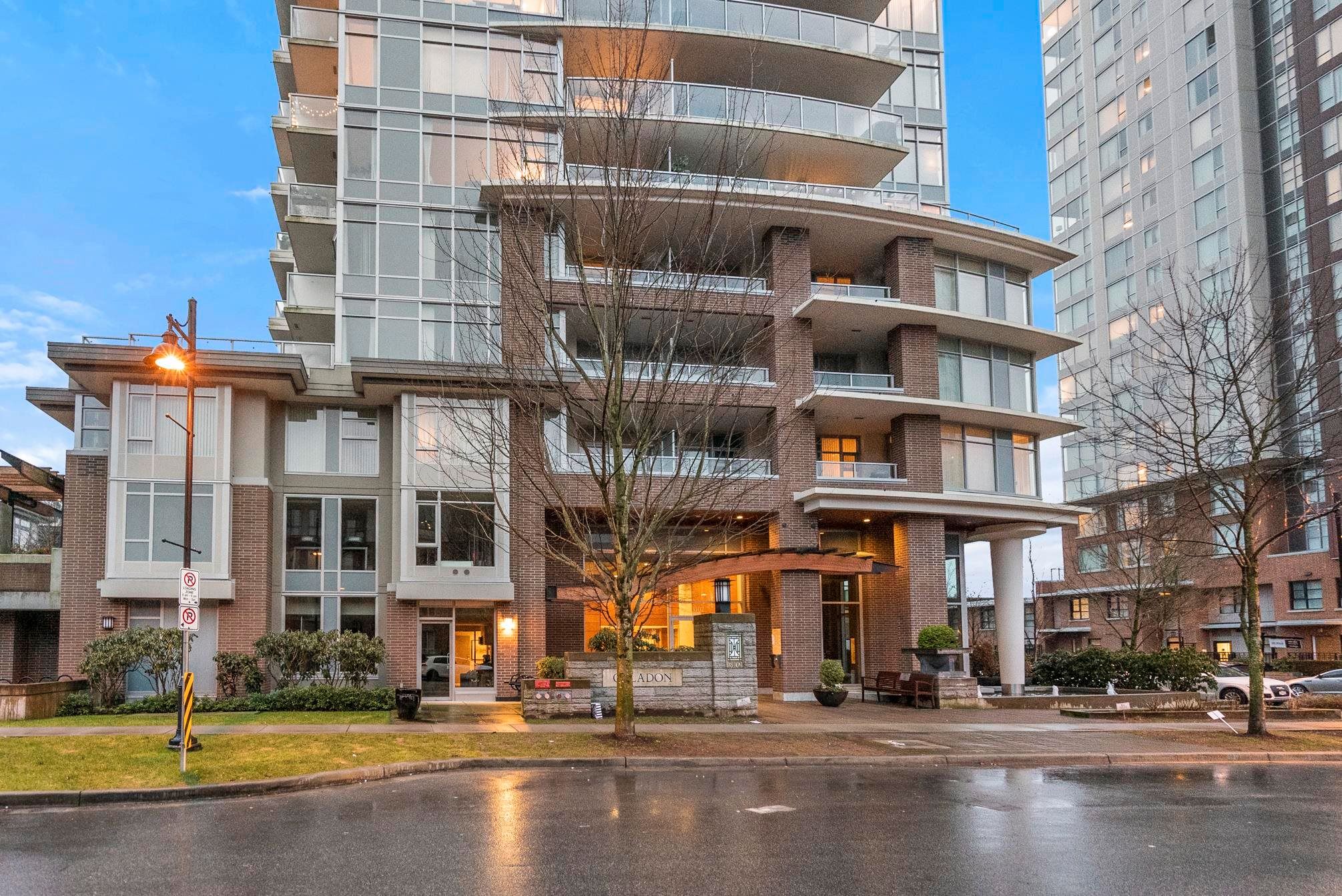 Main Photo: 607 3102 WINDSOR Gate in Coquitlam: New Horizons Condo for sale in "CELADON BY POLYGON" : MLS®# R2644241
