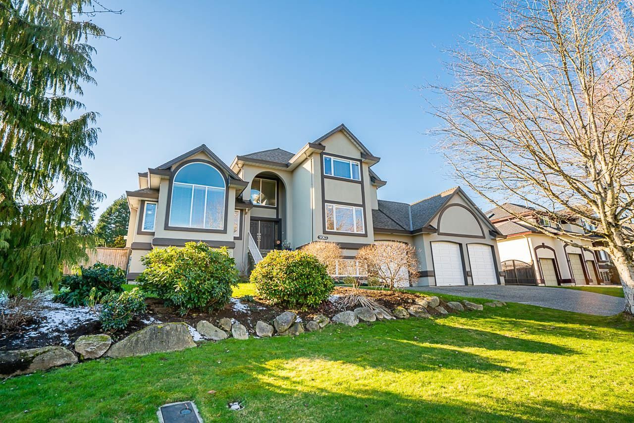 Main Photo: 9063 162A Street in Surrey: Fleetwood Tynehead House for sale in "ASCOT ESTATES" : MLS®# R2657497
