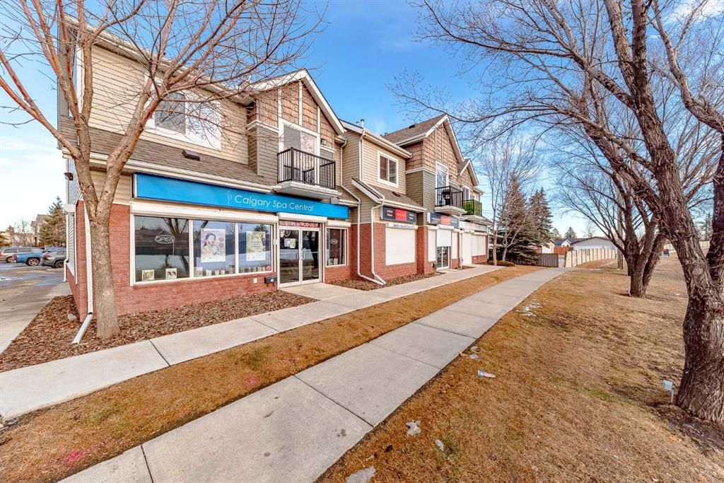 Main Photo: 84 84 Erin Woods Court SE in Calgary: Erin Woods Apartment for sale : MLS®# A2105482