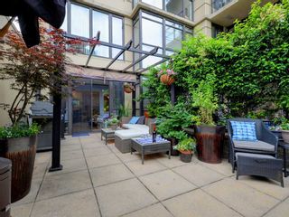 Photo 1: 205 828 CARDERO Street in Vancouver: West End VW Condo for sale in "FUSION" (Vancouver West)  : MLS®# R2178051
