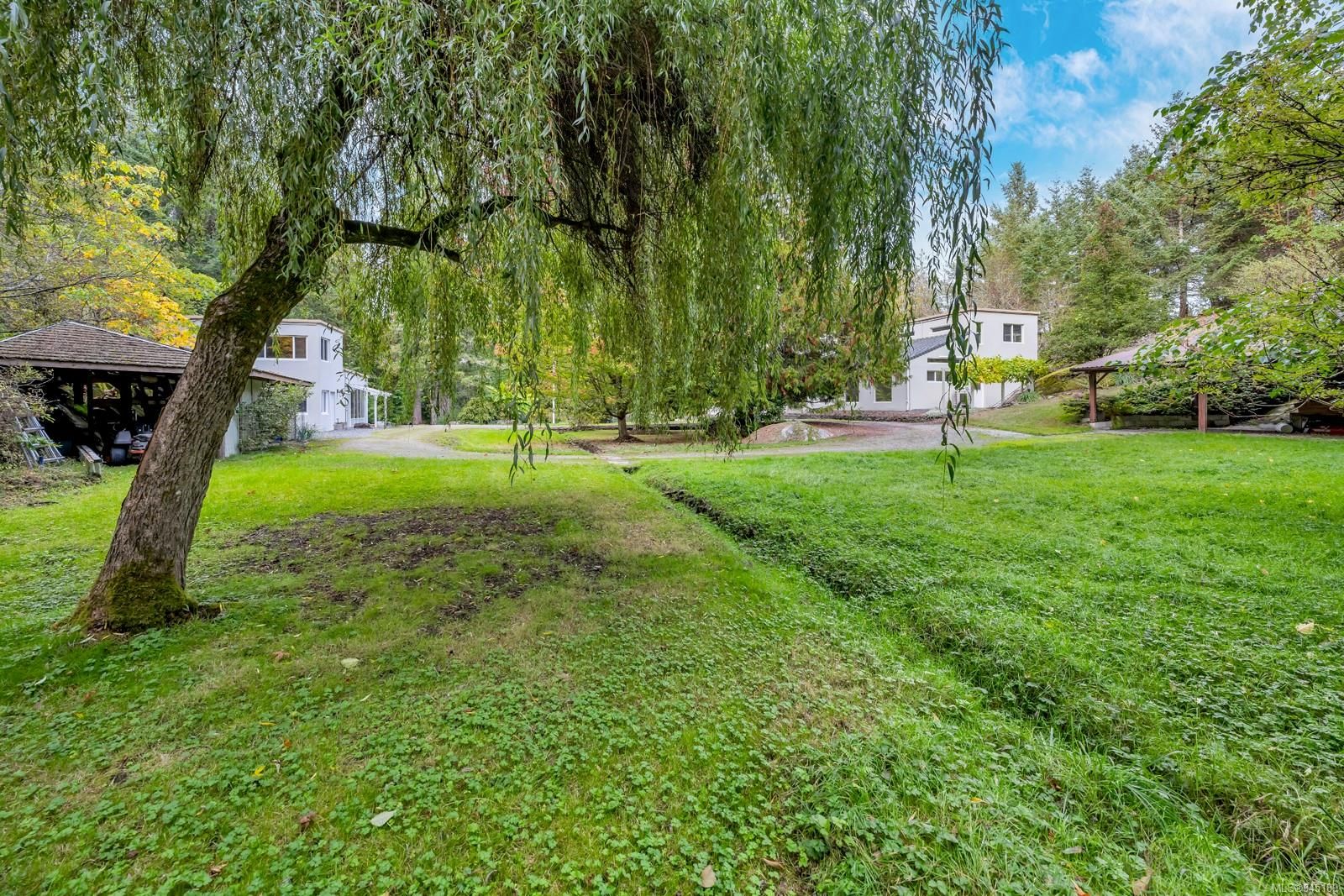 Main Photo: 11237 Hedgerow Dr in North Saanich: NS Lands End House for sale : MLS®# 945189