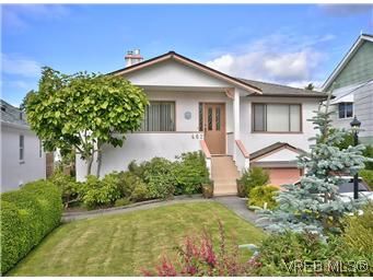 Main Photo: 462 Sturdee Street in VICTORIA: Es Saxe Point Residential for sale (Esquimalt)  : MLS®# 305759