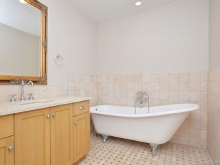 Photo 10: 204 2006 Troon Crt in Langford: La Bear Mountain Condo for sale : MLS®# 863259