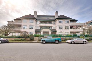 Photo 1: 106 1618 GRANT Avenue in Port Coquitlam: Glenwood PQ Condo for sale in "WEDGEWOOD MANOR" : MLS®# R2249701