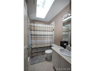 Photo 8: 210 Stoneridge Pl in VICTORIA: VR Hospital House for sale (View Royal)  : MLS®# 718015