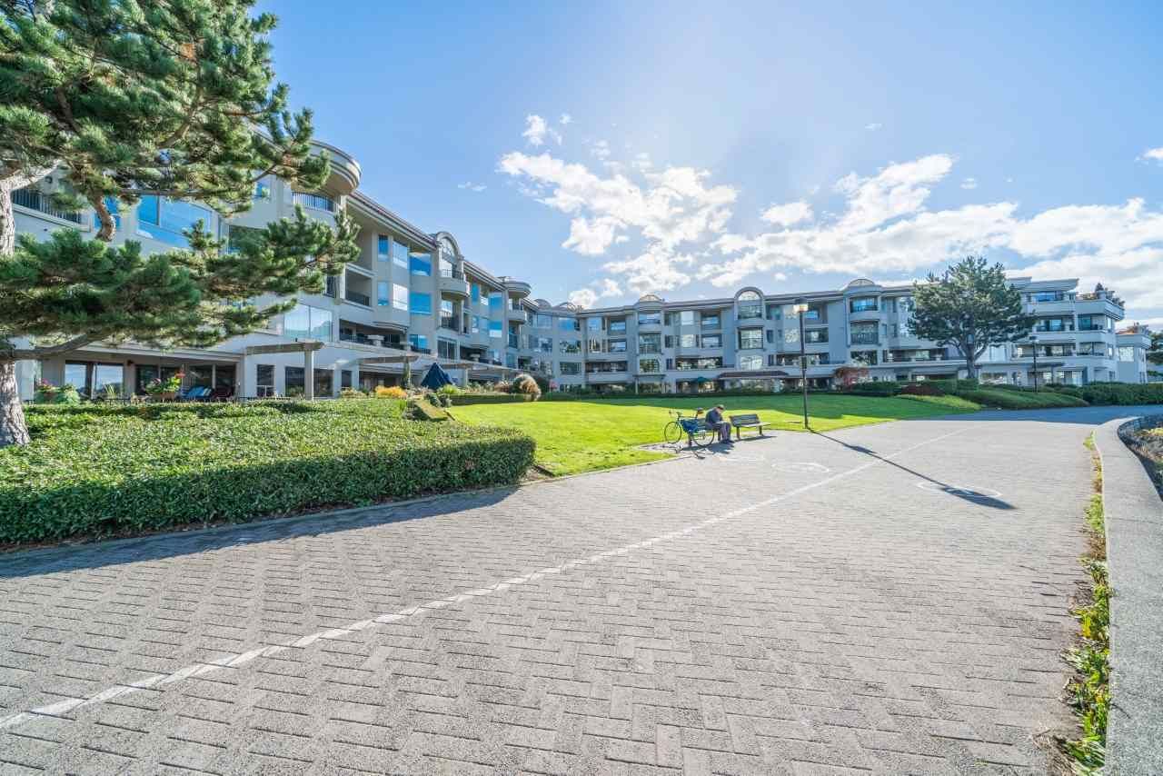 Main Photo: 205 1859 SPYGLASS Place in Vancouver: False Creek Condo for sale in "Venice Court-San Remo" (Vancouver West)  : MLS®# R2514140