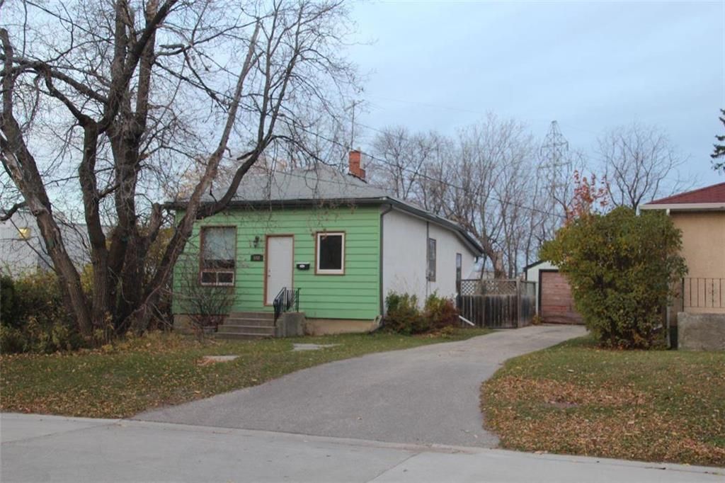 Main Photo: 558 Bourgeault Street in Winnipeg: St Boniface Residential for sale (2A)  : MLS®# 202223684