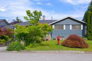 Photo 1: 942 GARROW Drive in Port Moody: Glenayre House for sale in "Glenayre" : MLS®# R2283239