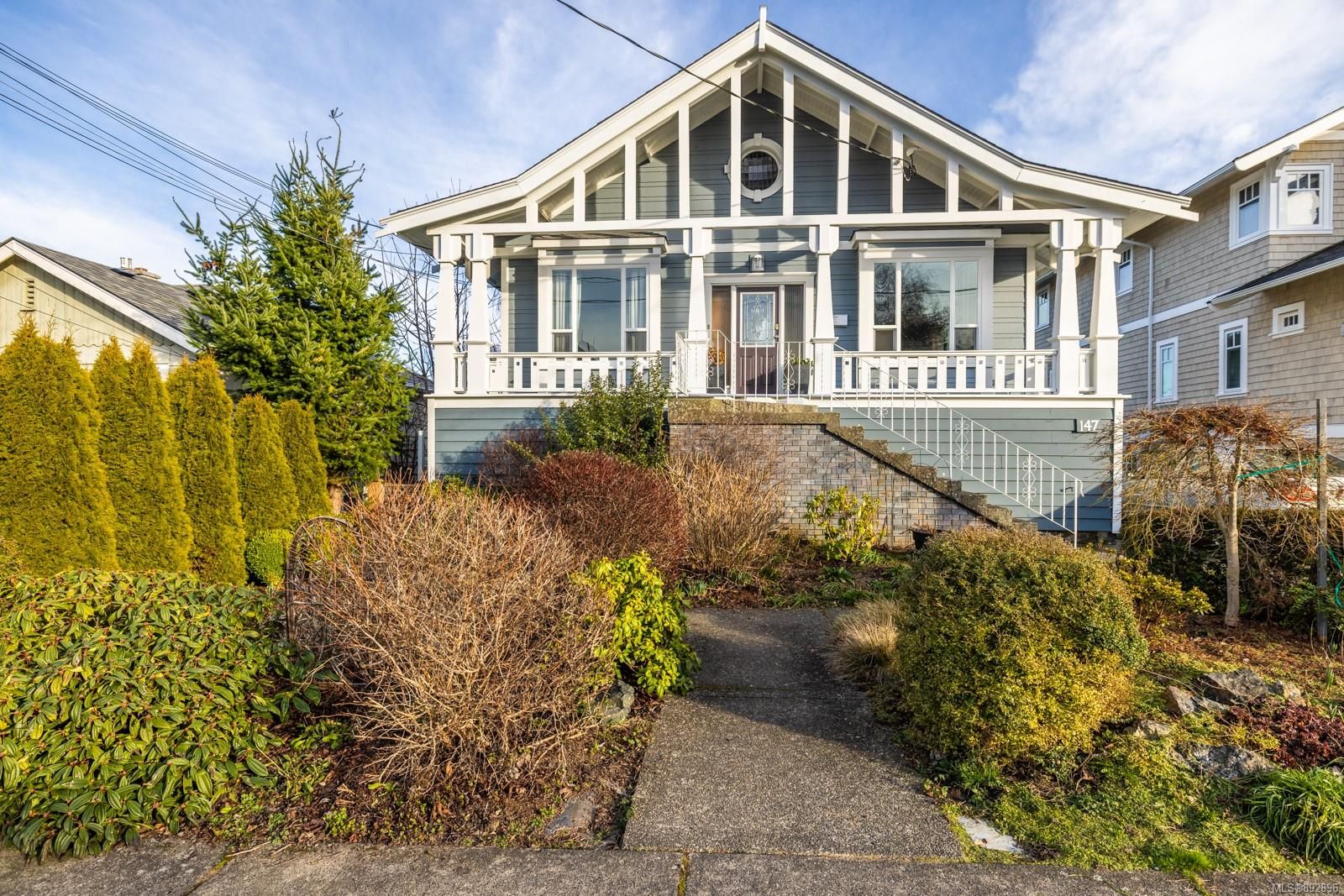 Main Photo: 147 Cambridge St in Victoria: Vi Fairfield West House for sale : MLS®# 892896