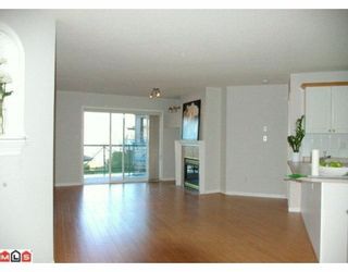 Photo 2: 232 22150 48TH Avenue in Langley: Murrayville Condo for sale in "EAGLECREST" : MLS®# F1003427