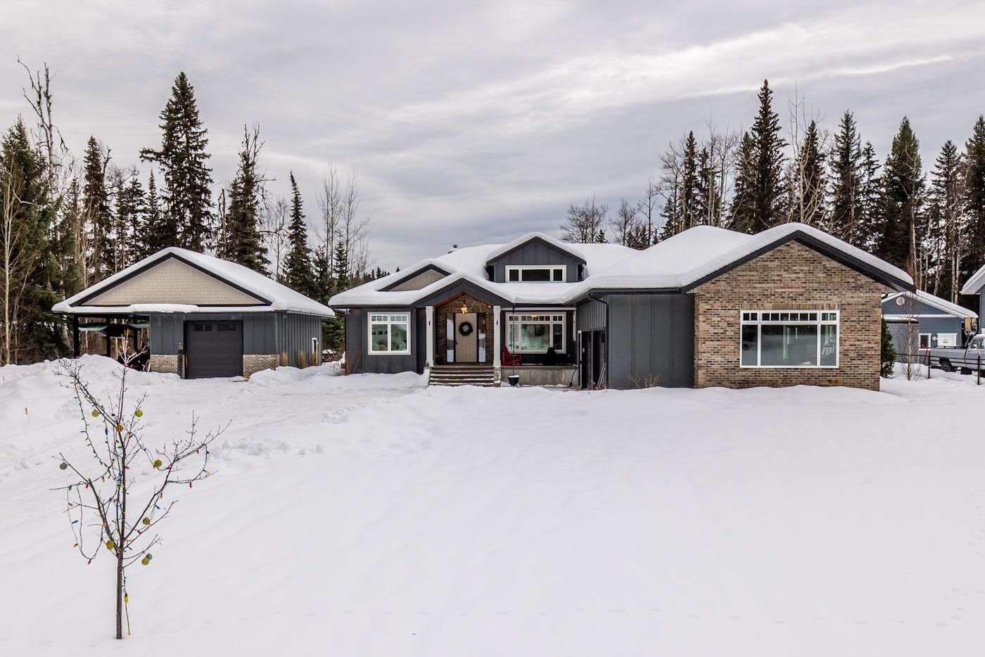 Main Photo: 9355 SUMMERSET Place in Prince George: Nechako Ridge House for sale (PG City North (Zone 73))  : MLS®# R2645180
