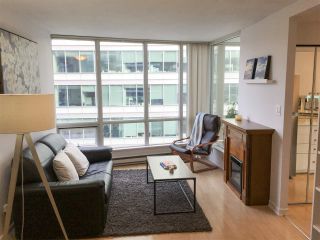 Photo 2: 2208 1166 MELVILLE Street in Vancouver: Coal Harbour Condo for sale (Vancouver West)  : MLS®# R2260467