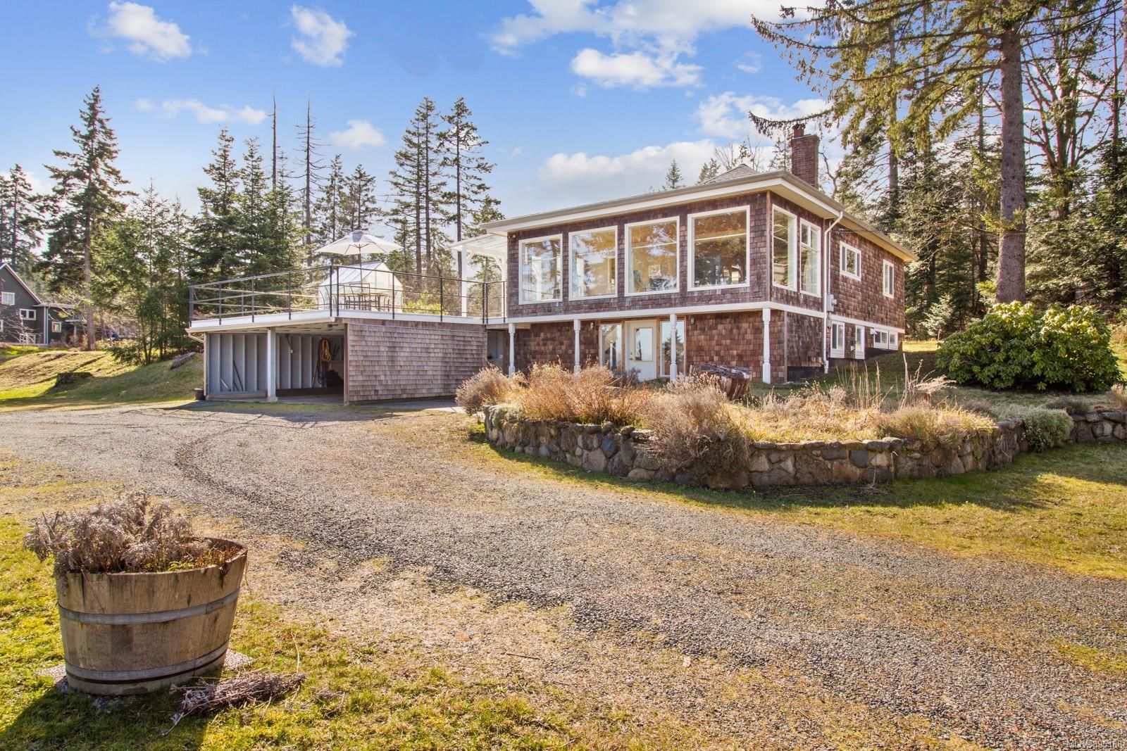 Main Photo: 3761 Hilton Rd in Courtenay: CV Courtenay South House for sale (Comox Valley)  : MLS®# 895168